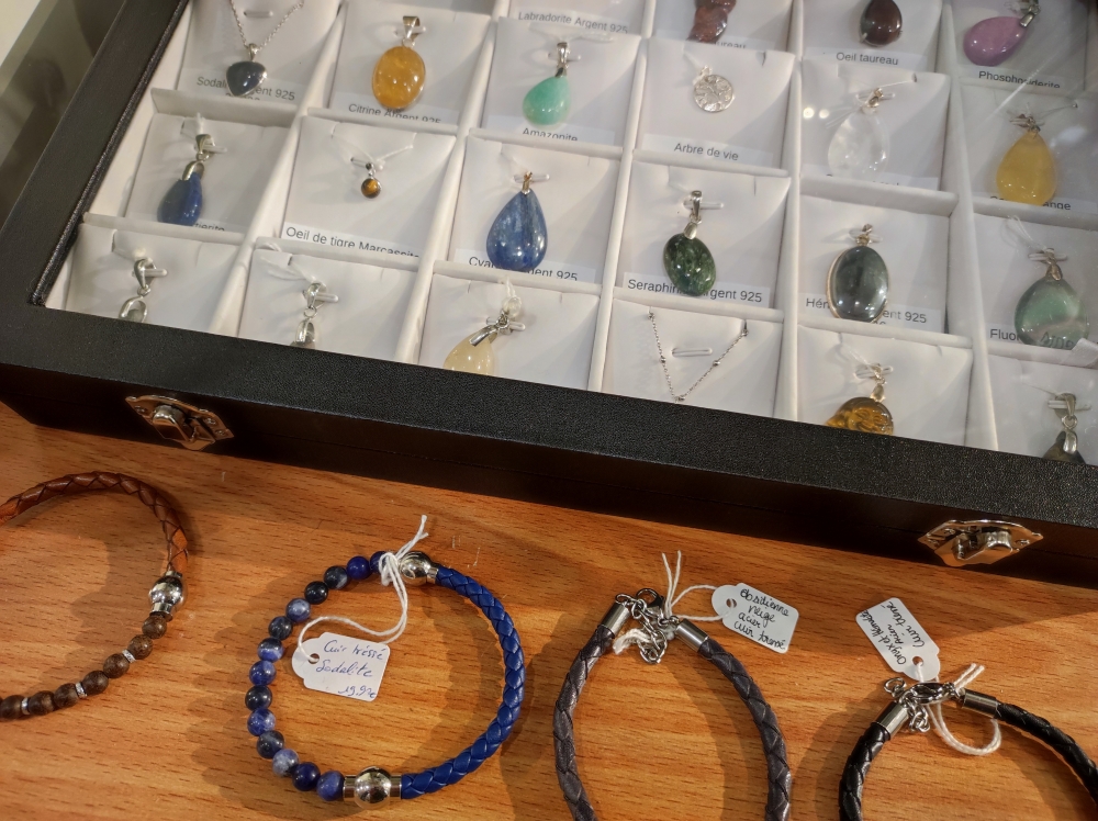 pendentifs-bracelets-bijoux-en-mineraux-veritables-St-Pol-de-Leon
